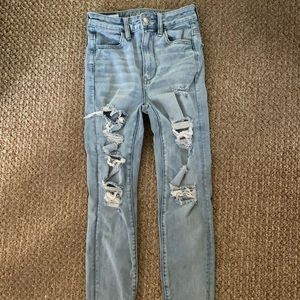 AMERICAN EAGLE RIPPED JEANS💙